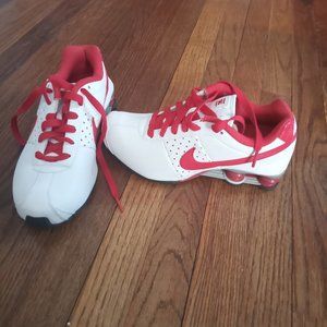 Women's 8.5 Nike Shox Classic